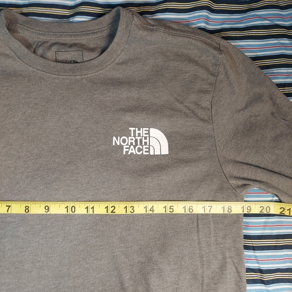 The North Face Men's Small Heather Grey Long Sleeve Graphic Hit Logo Tee EUC - Picture 8 of 10